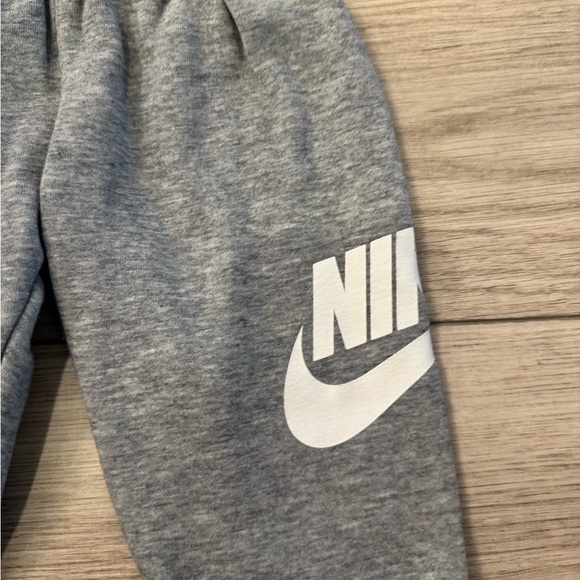 NIKE | Toddler Gray Sweatpants Relaxed Fit Joggers - Picture 2 of 3
